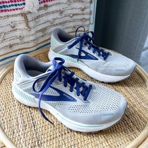 SOLD Brooks Adrenaline GTS 22 Women’s 8 Wide